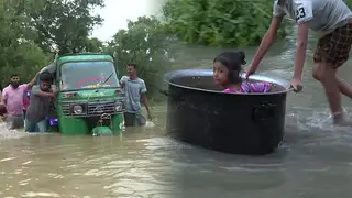 বন্যায় বিদ্যুৎ-সড়ক যোগাযোগ বিচ্ছিন্ন, ব্যাহত উদ্ধার তৎপরতা